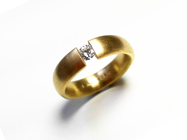 Spannring Gelbgold mit Brillant