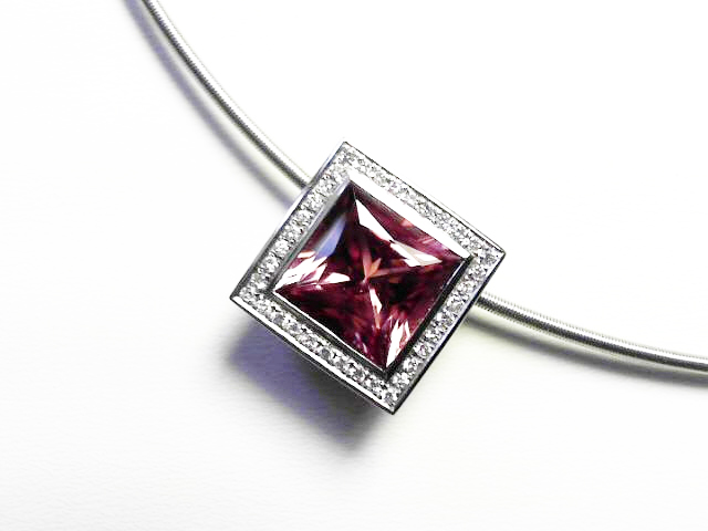 Collier Platin mit rosa Turmalin