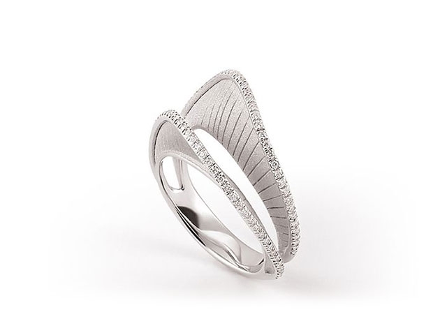 Regina Ring White Ice Gold mit Brillanten 0,240ct