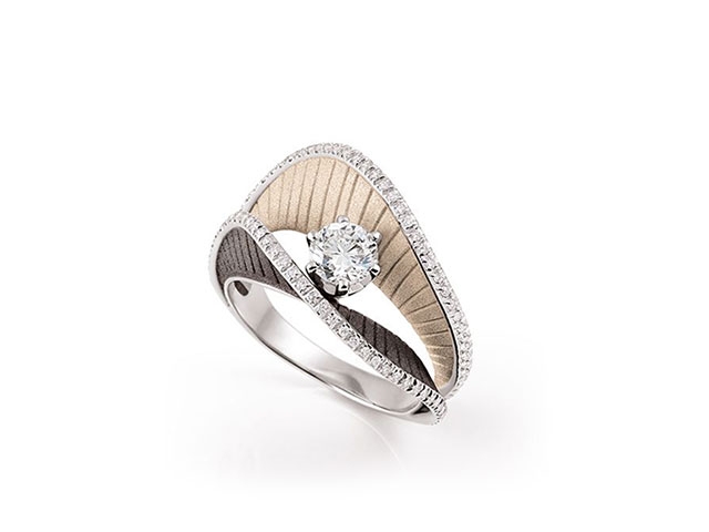 Regina Ring Weißgold Natural Beige und Black Lava Gold mit Brillant 0,700ct