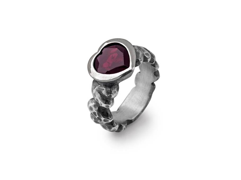 Heartbreaker großer Ring mit Granat geschwärzt