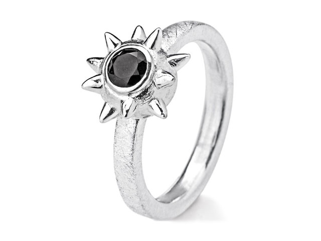Sternenglanz und Schattentanz Ring  Wurfsternring klein Onyx Silber