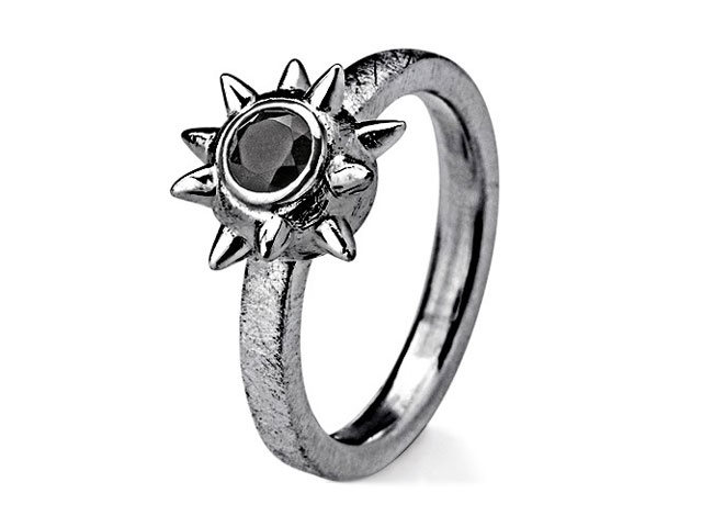 Sternenglanz und Schattentanz Ring  Wurfsternring klein Onyx Silber Vintage