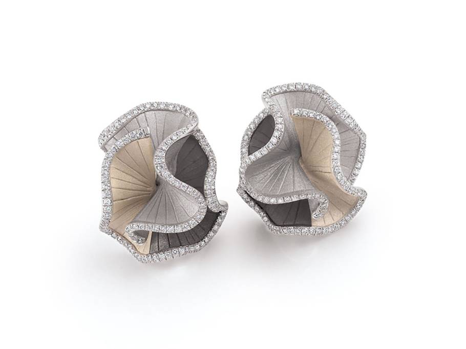 Sultana  Ohrstecker Tricolor White Ice, Black Lava und Natural Beige Gold mit Brillanten 1,08ct