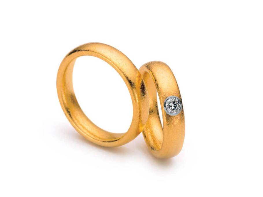 Fonte Trauringpaar Gelbgold gewölbt mit Brillant 0,140ct