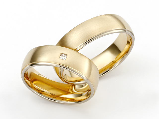 Trauring Paar Gelbgold 6,0mm gewölbt mit Diamant 0,040ct