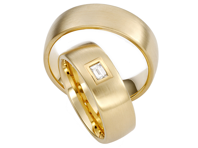 Trauring Paar Gelbgold 7,0mm gewölbt mit Brillant 0,130ct