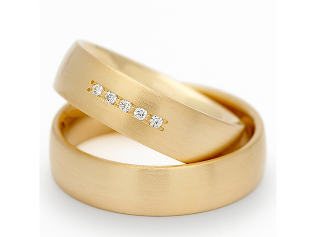 Trauring Paar Gelbgold 5,5mm gewölbt mit Brillanten 0,050ct