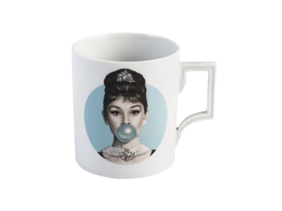 MUG Collection Mug Henkelbecher X Michael Moebius "Legends blowing Bubbles" Audrey Hepburn Blau