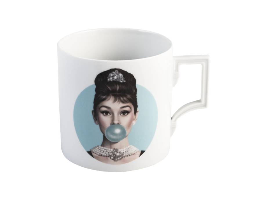 MUG Collection Big Mug Henkelbecher X Michael Moebius "Legends blowing Bubbles" Audrey Hepburn Blau