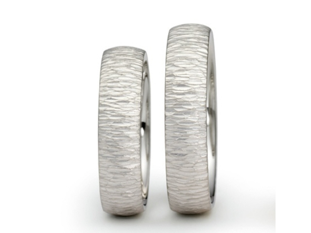 Trauringpaar Hammerschlag Platin 5,0mm gewölbt