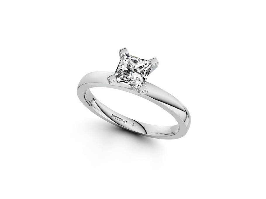 Amatis V Ring mit Krappenfassung Platin 1,7mm mit Diamant 0,500ct