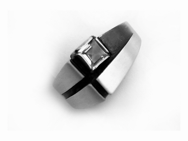 Design 03 Damenring mit Bergkristall