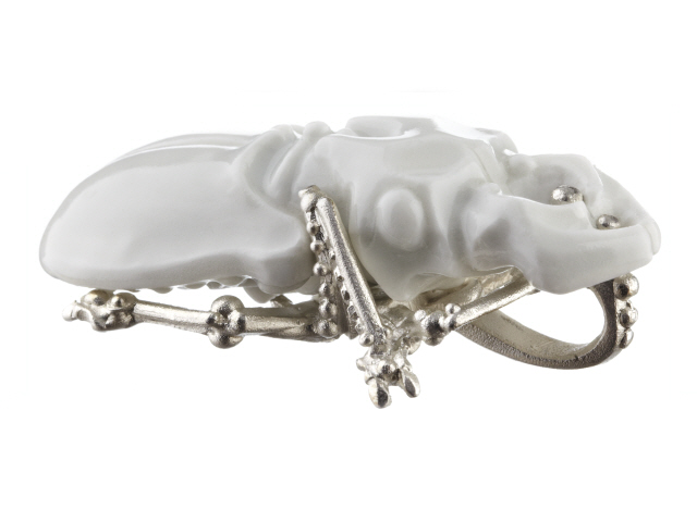 20.270 Anhänger Hirschkäfer weiß