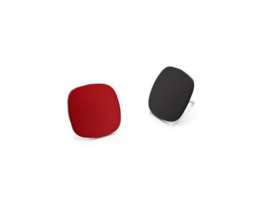 Ohrstecker aus Aluminium mit roter und schwarzer Form