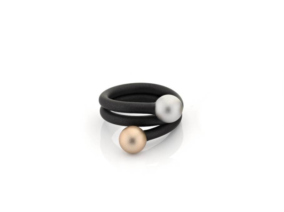 Ring aus Kautschuk mit Aluminiumkugeln Gold und Silber