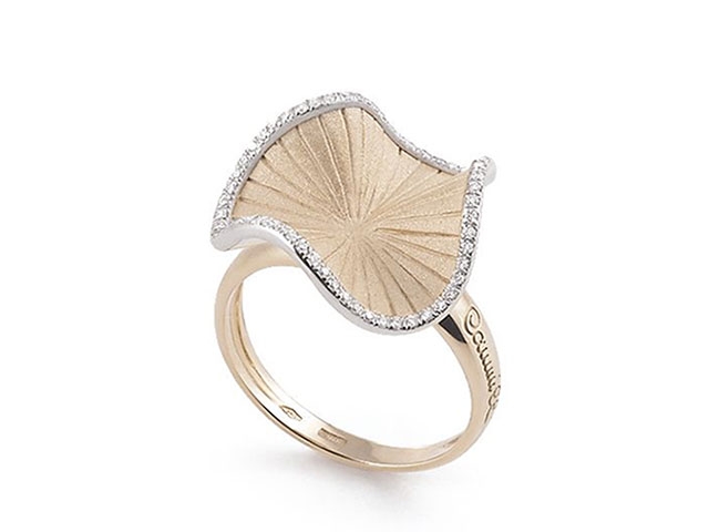 Sultana Ring Natural Beige Gold mit Brillanten 0,190ct
